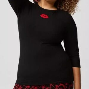 Torrid 3 3X 22/24 Black Super Soft Ribbed Knit Top Embroidered Red Lips Top